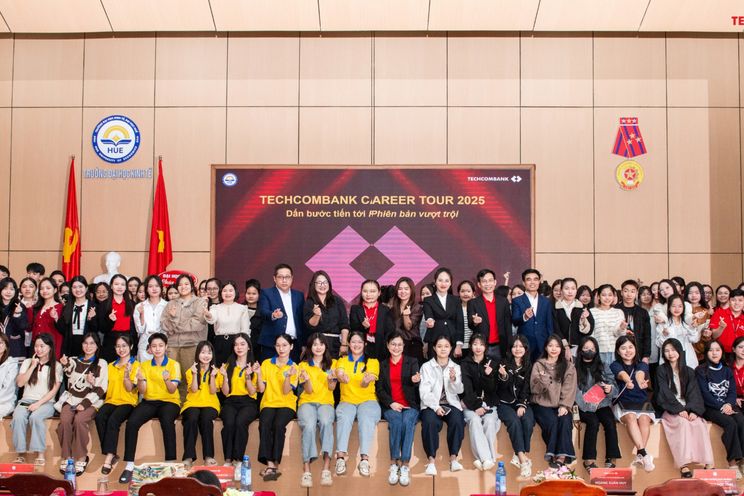 Tổ Chức Sự Kiện Tuyển Dụng